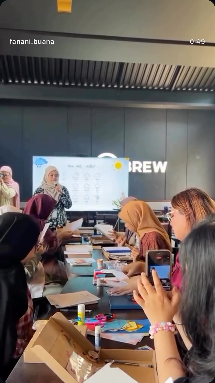 Kegiatan journaling Salima bersama Fanani Buana